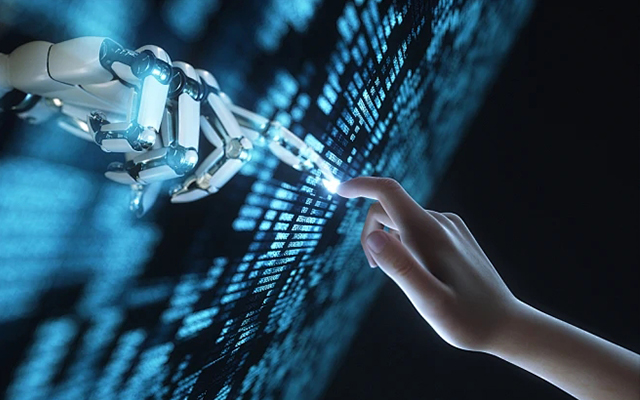 人工智能赋能新型工业化，国产轨交工控机发挥关键作用