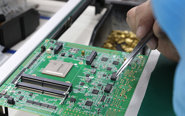 在金融发展领域，嵌入式主板有什么优点？